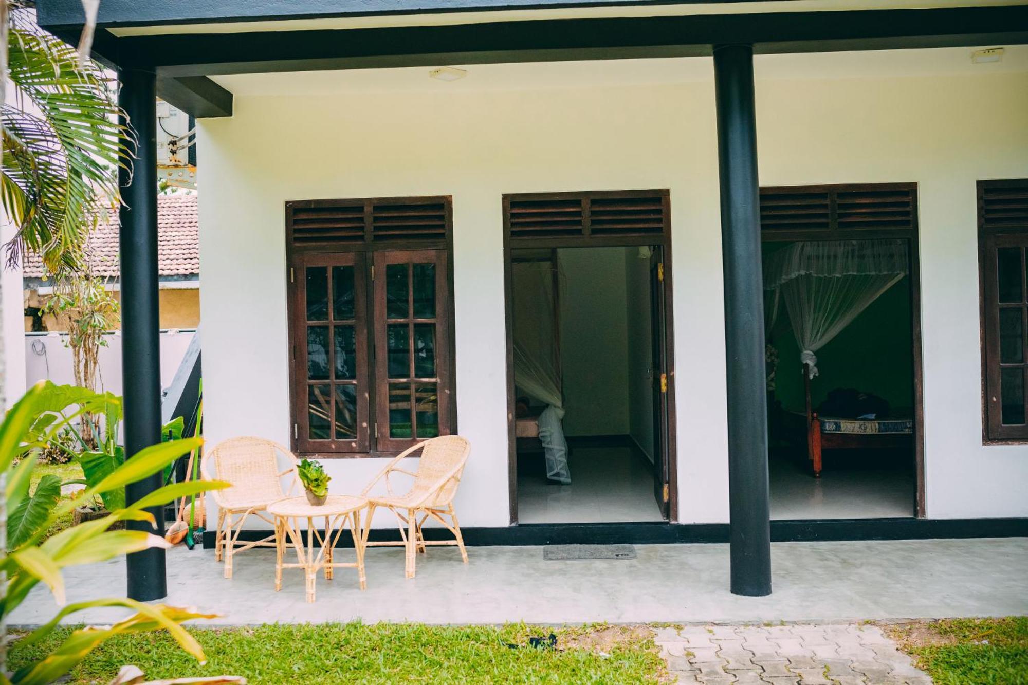 Pineapple Surf Hotel Ahangama Exterior photo